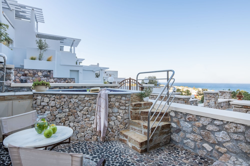 Epavlis Hotel & Spa — Beach in Kamari, South Aegean