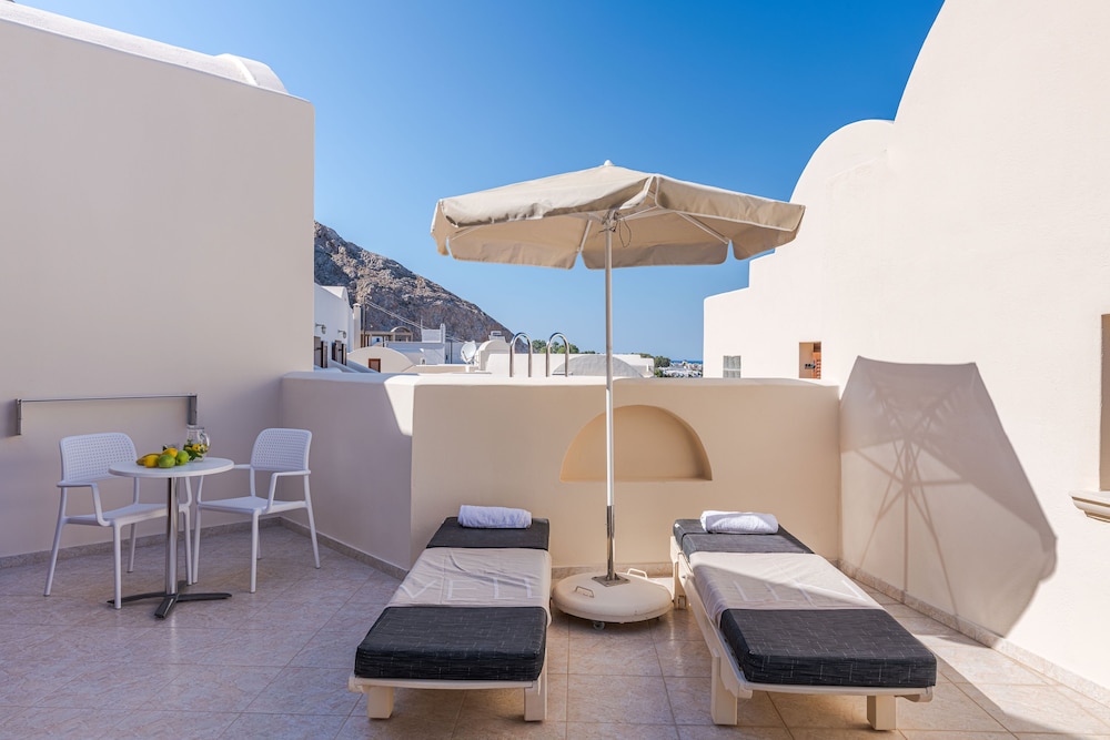 Epavlis Hotel & Spa — Restaurant & bars in Kamari, South Aegean