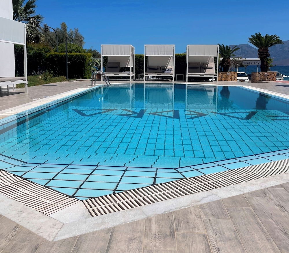 Faedra Beach Hotel — Swimming pool in Ammoudara (Agios Nikolaos)