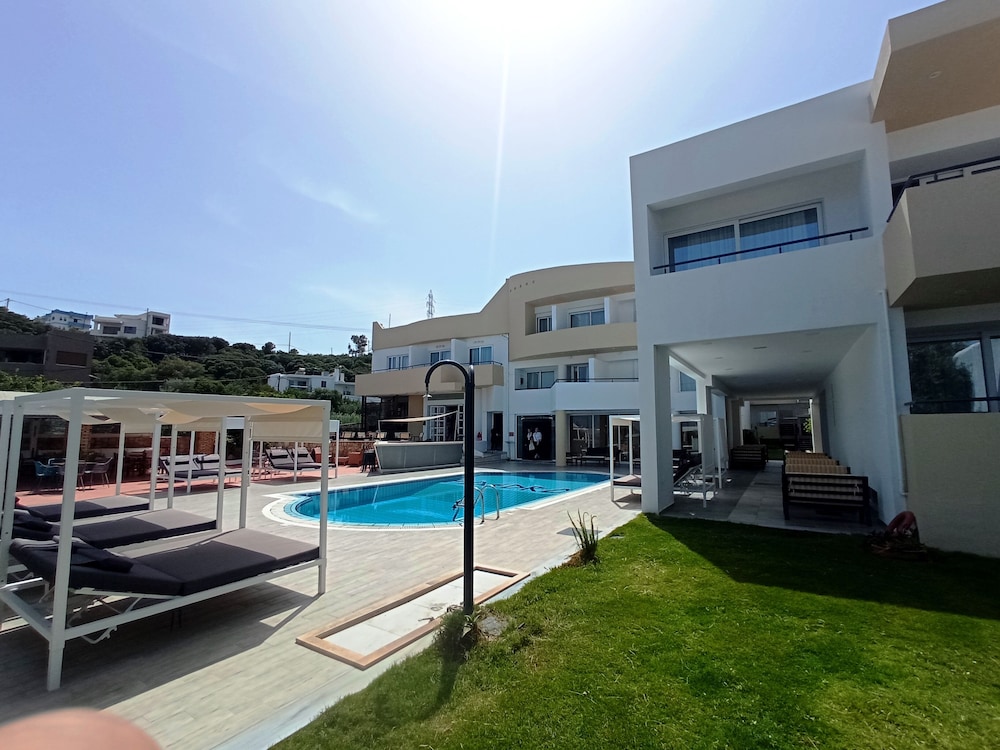 Faedra Beach Hotel — Swimming pool in Ammoudara (Agios Nikolaos)