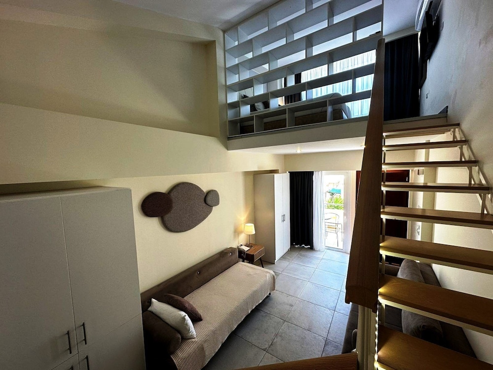 Faedra Beach Hotel — Hotel rooms in Ammoudara (Agios Nikolaos)