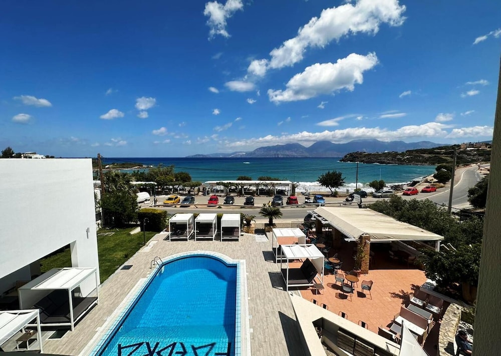 Faedra Beach Hotel — Swimming pool in Ammoudara (Agios Nikolaos)
