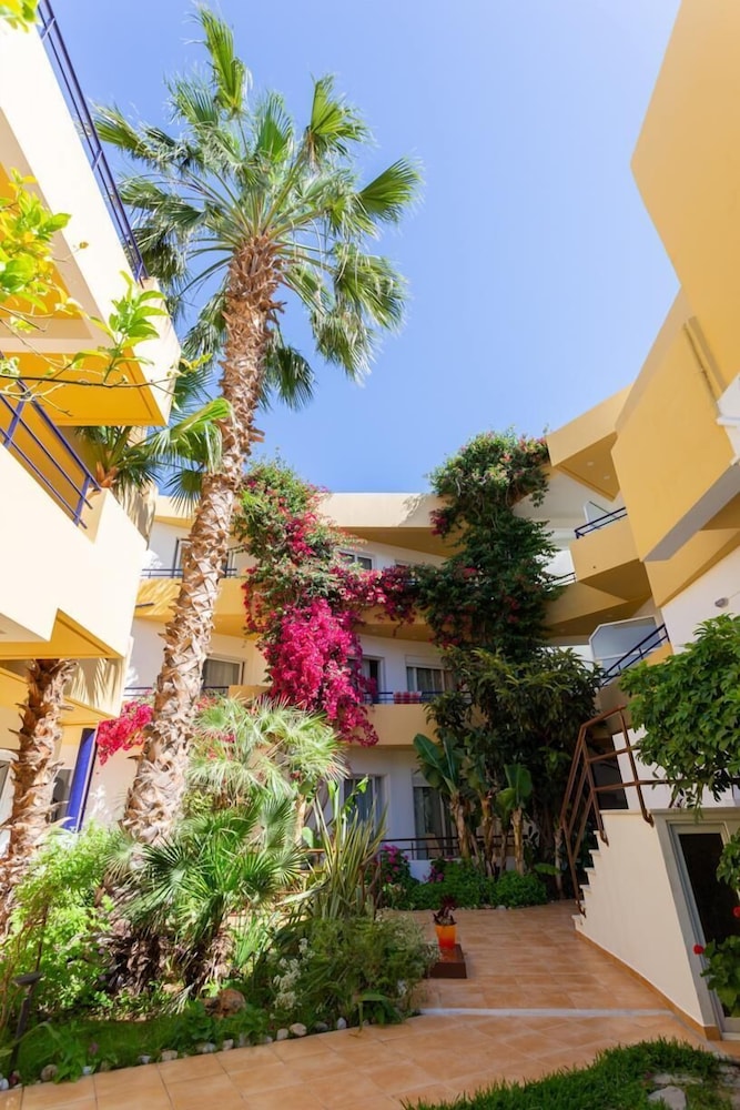Faedra Beach Hotel — Hotel building in Ammoudara (Agios Nikolaos)