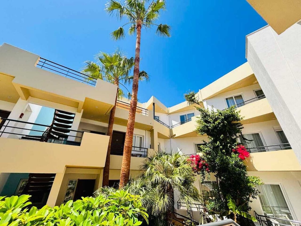 Faedra Beach Hotel — Hotel building in Ammoudara (Agios Nikolaos)