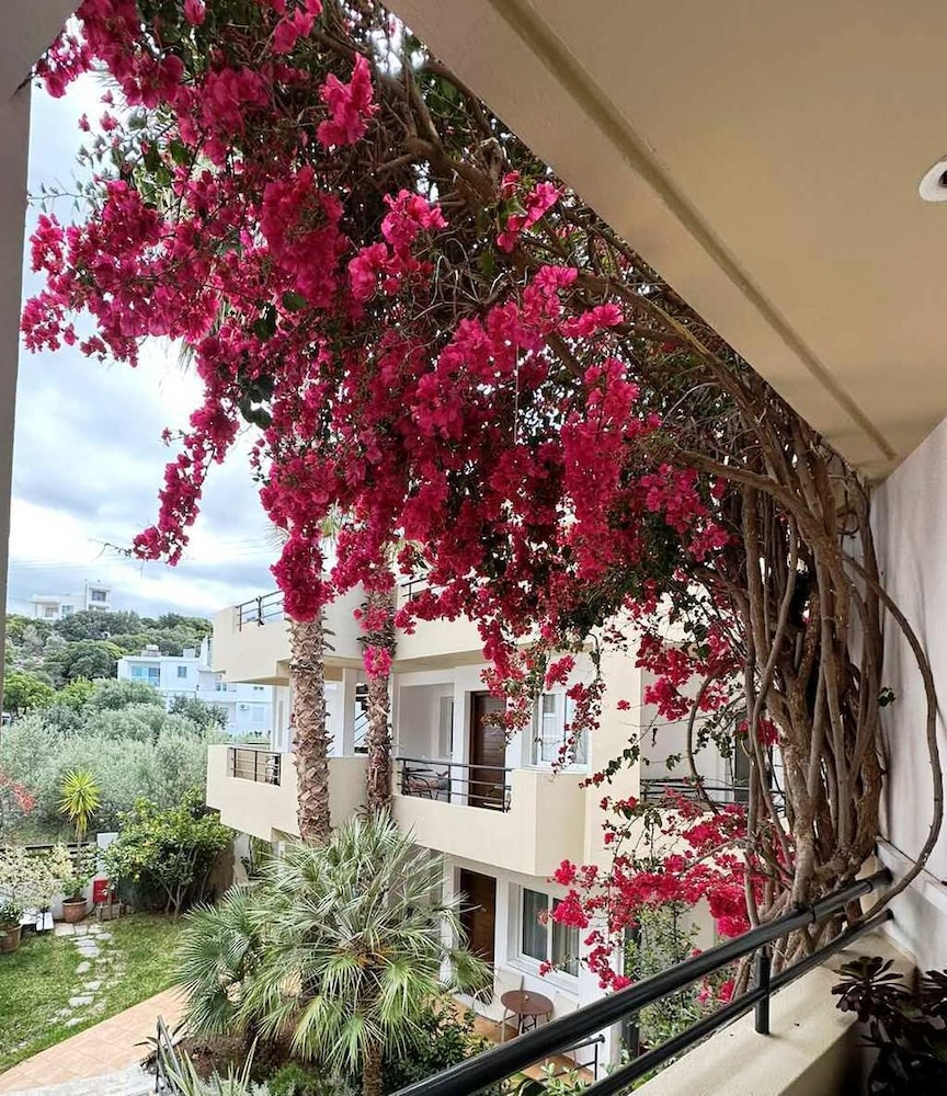 Faedra Beach Hotel — Hotel building in Ammoudara (Agios Nikolaos)