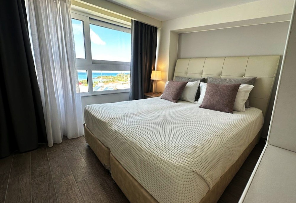 Faedra Beach Hotel — Hotel rooms in Ammoudara (Agios Nikolaos)