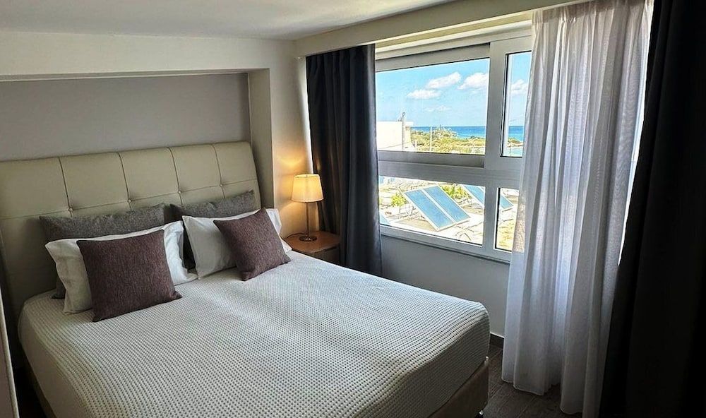 Faedra Beach Hotel — Hotel rooms in Ammoudara (Agios Nikolaos)