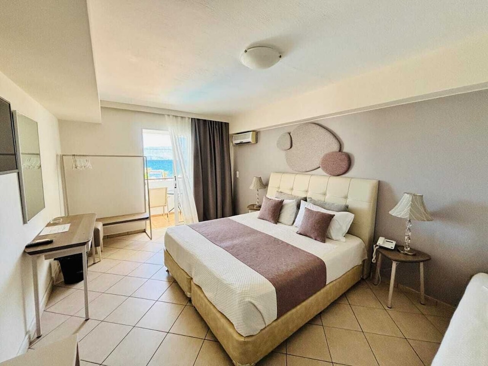 Faedra Beach Hotel — Hotel rooms in Ammoudara (Agios Nikolaos)