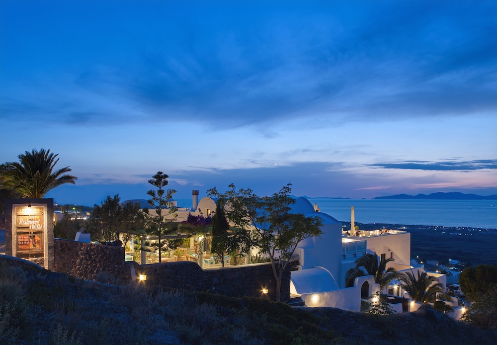 Finikia Memories Hotel — Hotel building in Oia, South Aegean