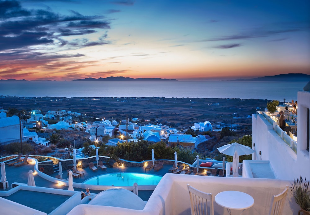 Finikia Memories Hotel — Main photo in Oia, South Aegean
