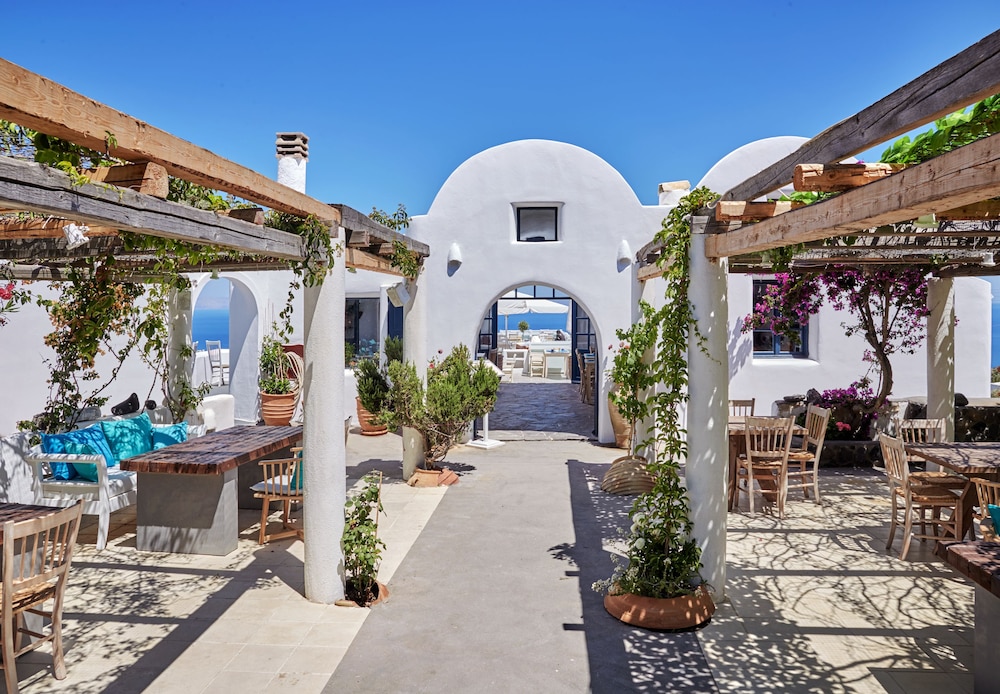 Finikia Memories Hotel — Hotel building in Oia, South Aegean