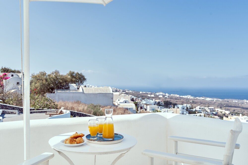 Finikia Memories Hotel — Hotel building in Oia, South Aegean