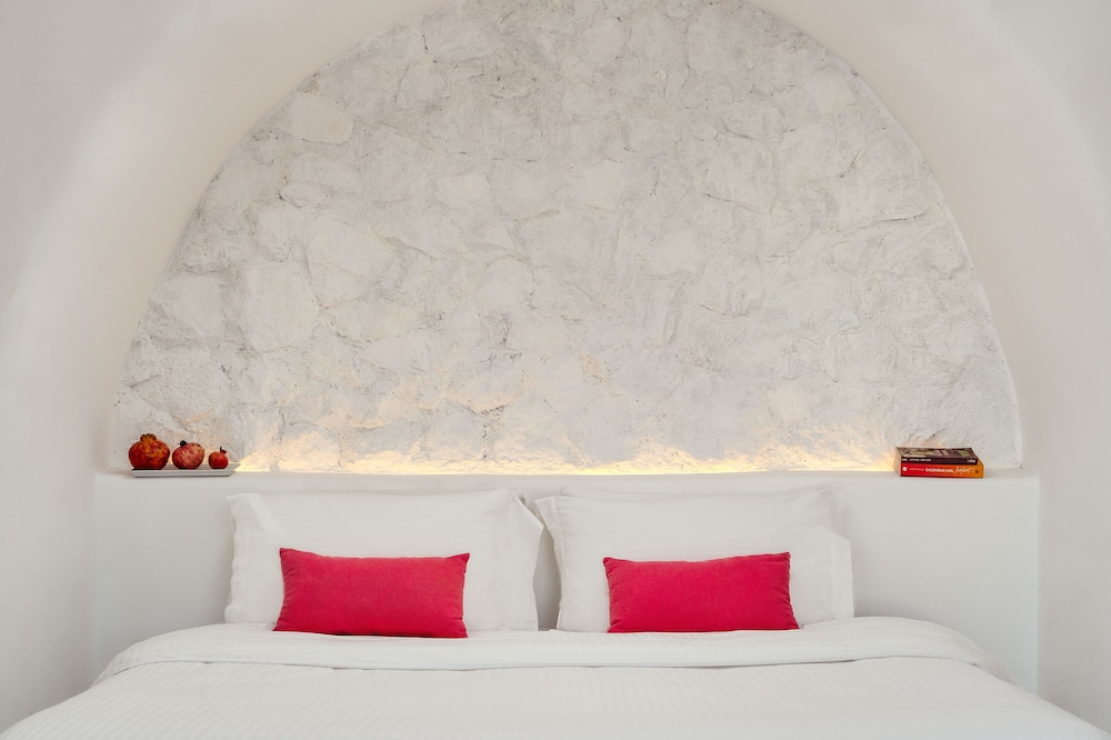 Finikia Memories Hotel — Hotel rooms in Oia, South Aegean