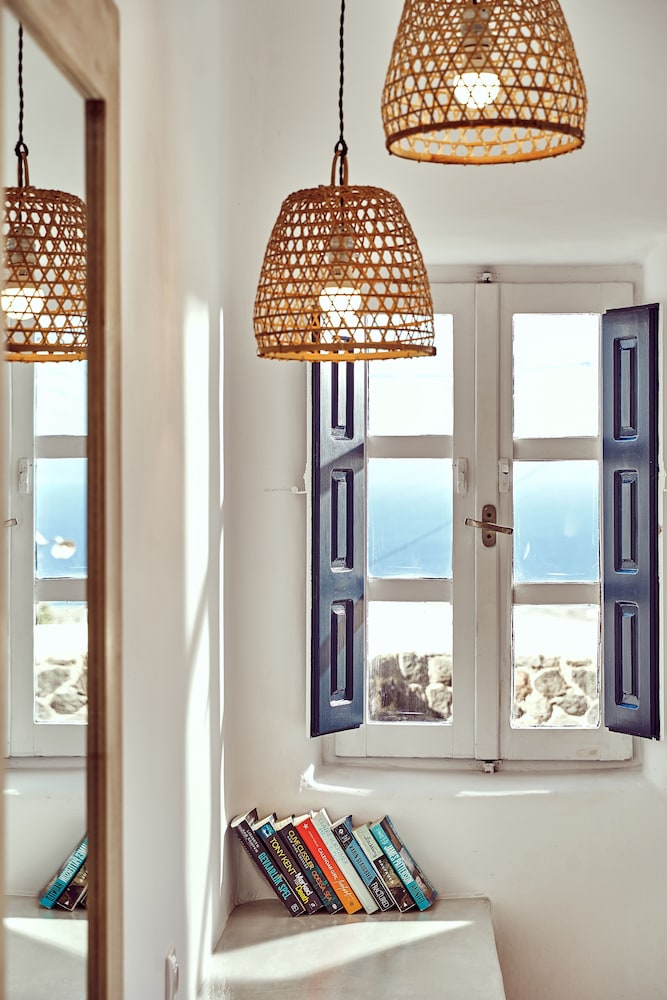 Finikia Memories Hotel — Hotel rooms in Oia, South Aegean