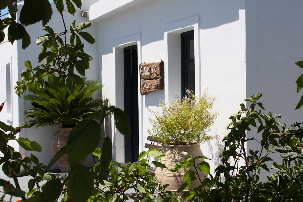 Finikia Memories Hotel — Hotel building in Oia, South Aegean