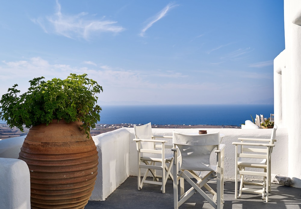 Finikia Memories Hotel — Restaurant & bars in Oia, South Aegean