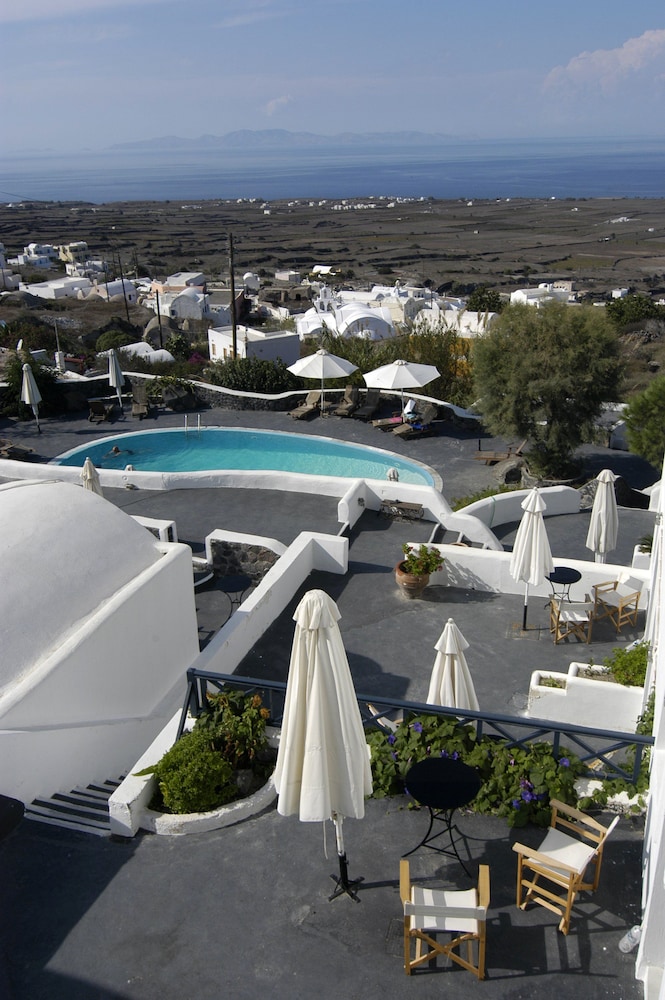 Finikia Memories Hotel — Swimming pool in Oia, South Aegean