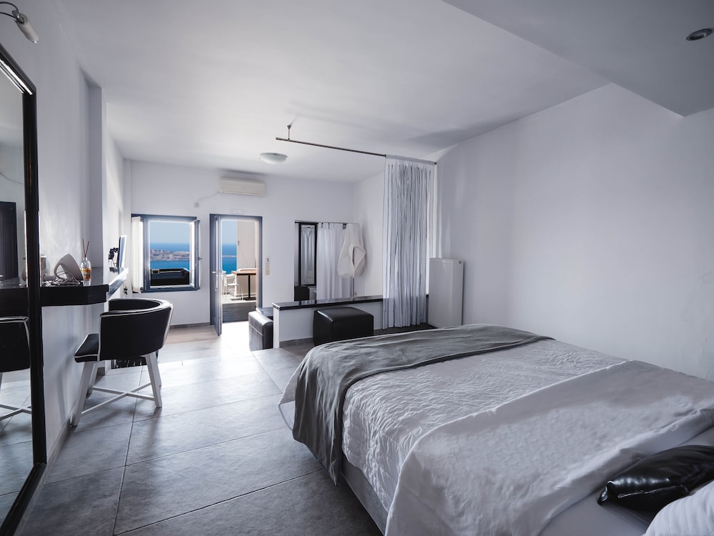 Galaxy Suites & Villas — Hotel rooms in Imerovigli, South Aegean