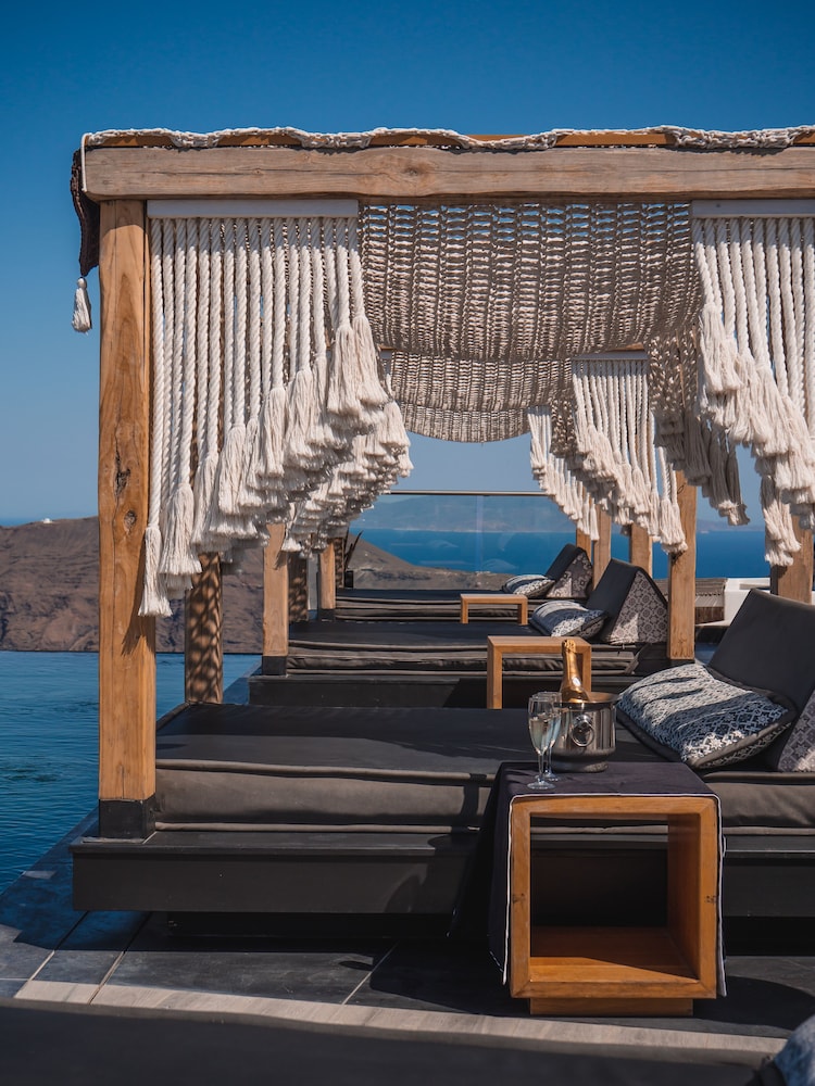 Galaxy Suites & Villas — Hotel rooms in Imerovigli, South Aegean