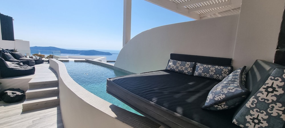Galaxy Suites & Villas — Hotel rooms in Imerovigli, South Aegean