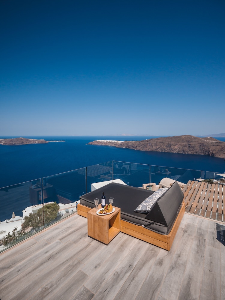 Galaxy Suites & Villas — Hotel rooms in Imerovigli, South Aegean