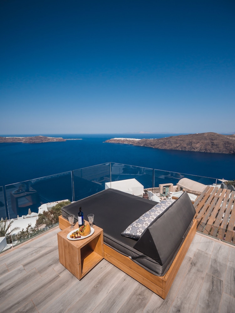 Galaxy Suites & Villas — Hotel rooms in Imerovigli, South Aegean