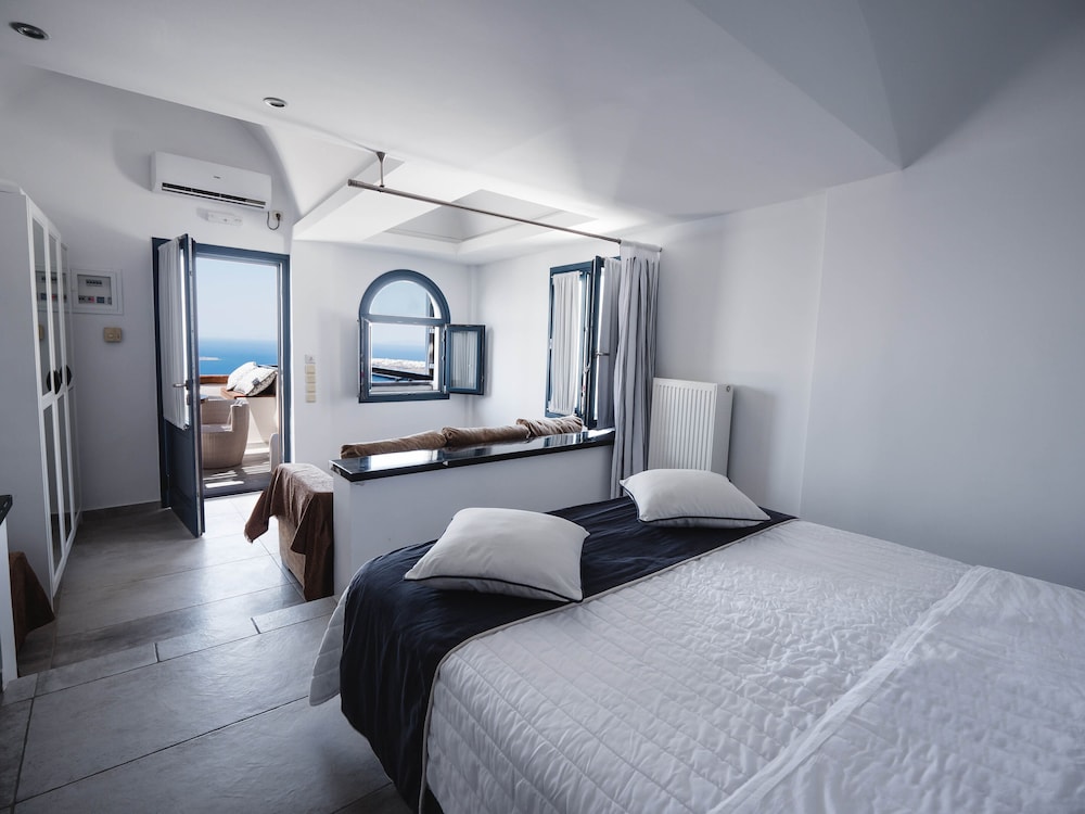 Galaxy Suites & Villas — Hotel rooms in Imerovigli, South Aegean