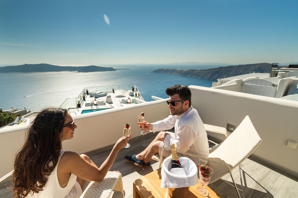 Galaxy Suites & Villas — Hotel building in Imerovigli, South Aegean