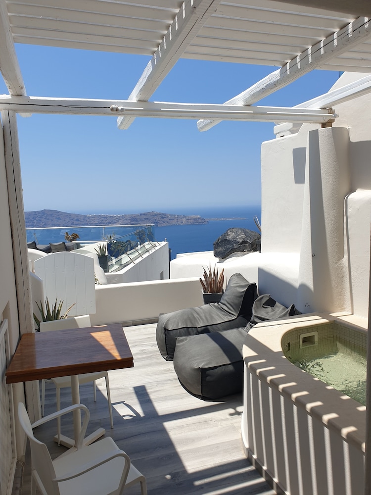 Galaxy Suites & Villas — Hotel rooms in Imerovigli, South Aegean