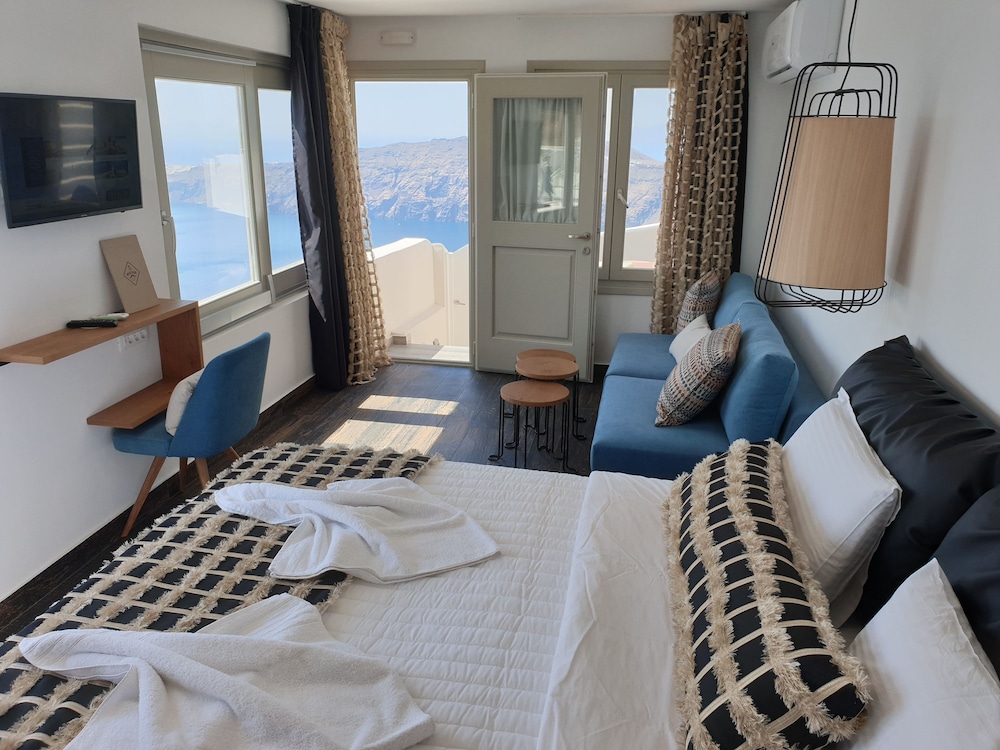 Galaxy Suites & Villas — Hotel rooms in Imerovigli, South Aegean