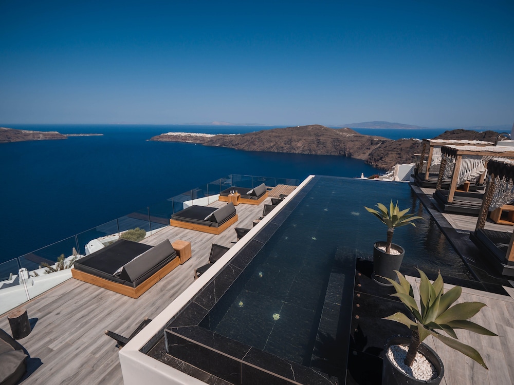 Galaxy Suites & Villas — Main photo in Imerovigli, South Aegean