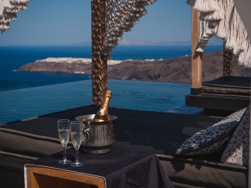 Galaxy Suites & Villas — Restaurant & bars in Imerovigli, South Aegean