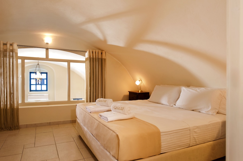 Galaxy Suites & Villas — Hotel rooms in Imerovigli, South Aegean