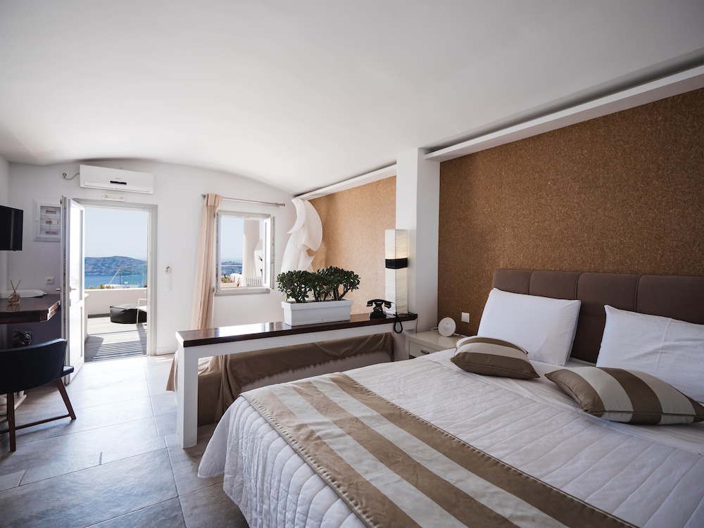 Galaxy Suites & Villas — Hotel rooms in Imerovigli, South Aegean