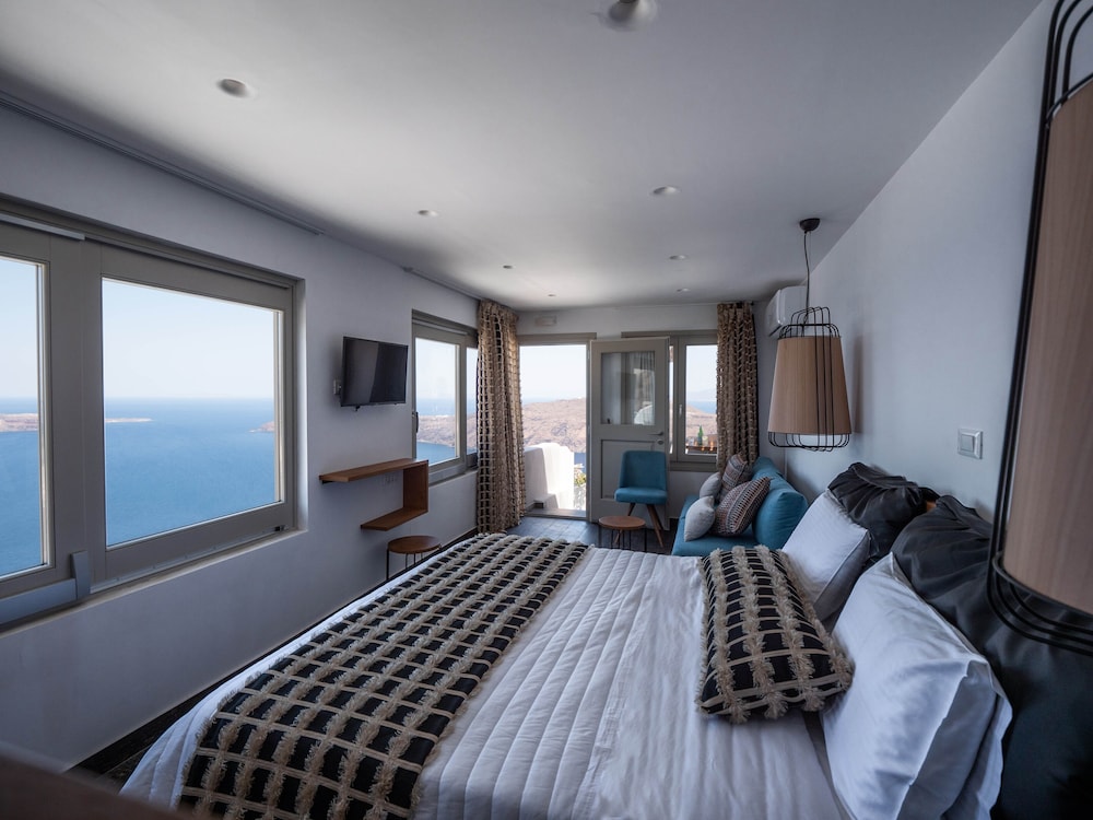Galaxy Suites & Villas — Hotel rooms in Imerovigli, South Aegean