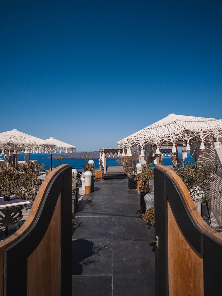 Galaxy Suites & Villas — Restaurant & bars in Imerovigli, South Aegean