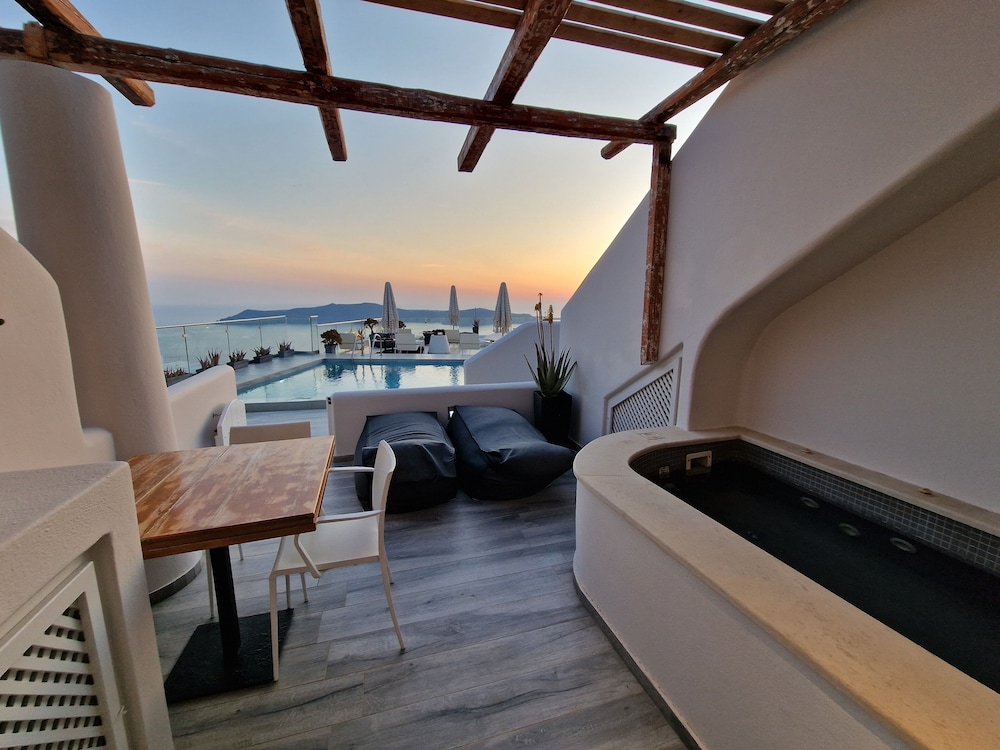 Galaxy Suites & Villas — Hotel rooms in Imerovigli, South Aegean