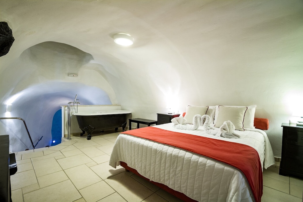 Galaxy Suites & Villas — Hotel rooms in Imerovigli, South Aegean