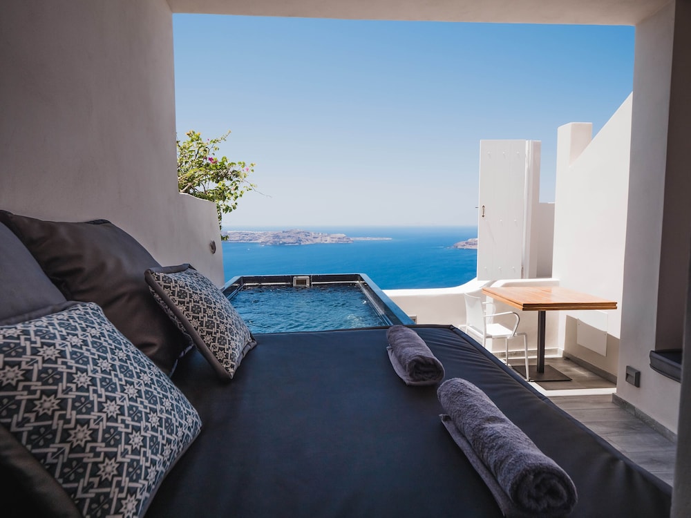 Galaxy Suites & Villas — Hotel rooms in Imerovigli, South Aegean