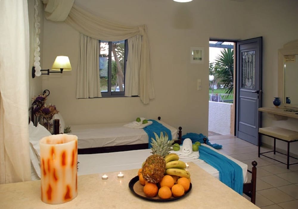 Golden Bay Apartments-Garden Haven — Hotel rooms in Malia