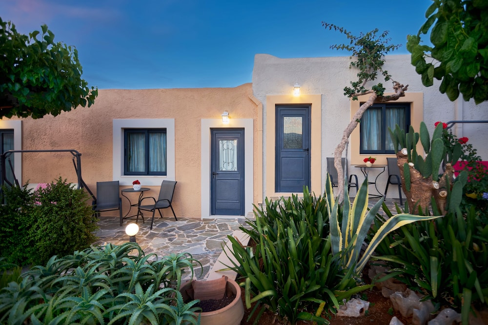 Golden Bay Apartments-Garden Haven — Hotel building in Malia