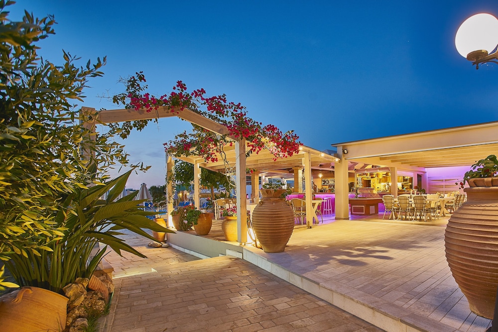 Golden Bay Apartments-Garden Haven — Restaurant & bars in Malia
