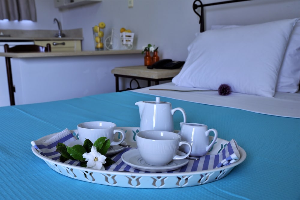 Golden Bay Apartments-Garden Haven — Hotel rooms in Malia