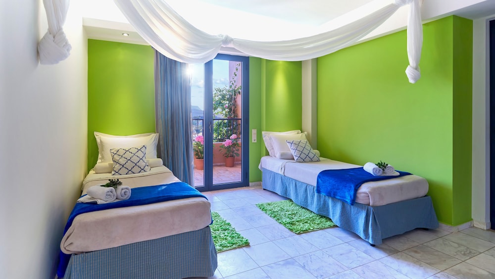 Golden Bay Apartments-Garden Haven — Hotel rooms in Malia