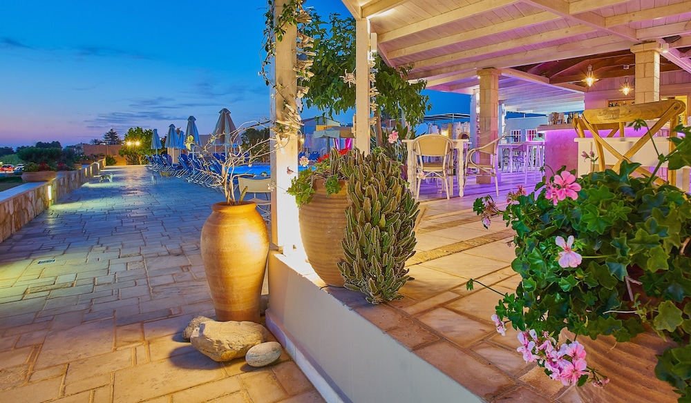 Golden Bay Apartments-Garden Haven — Restaurant & bars in Malia