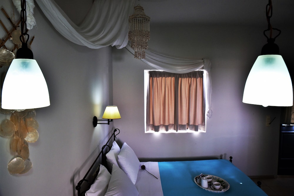 Golden Bay Apartments-Garden Haven — Hotel rooms in Malia