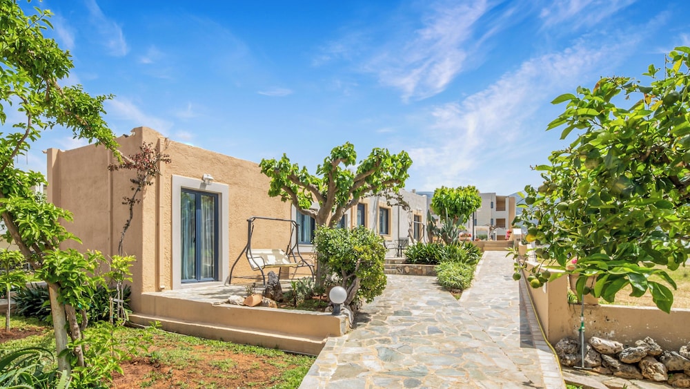 Golden Bay Apartments-Garden Haven — Hotel building in Malia