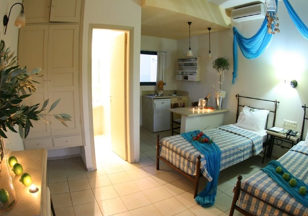 Golden Bay Apartments-Garden Haven — Hotel rooms in Malia