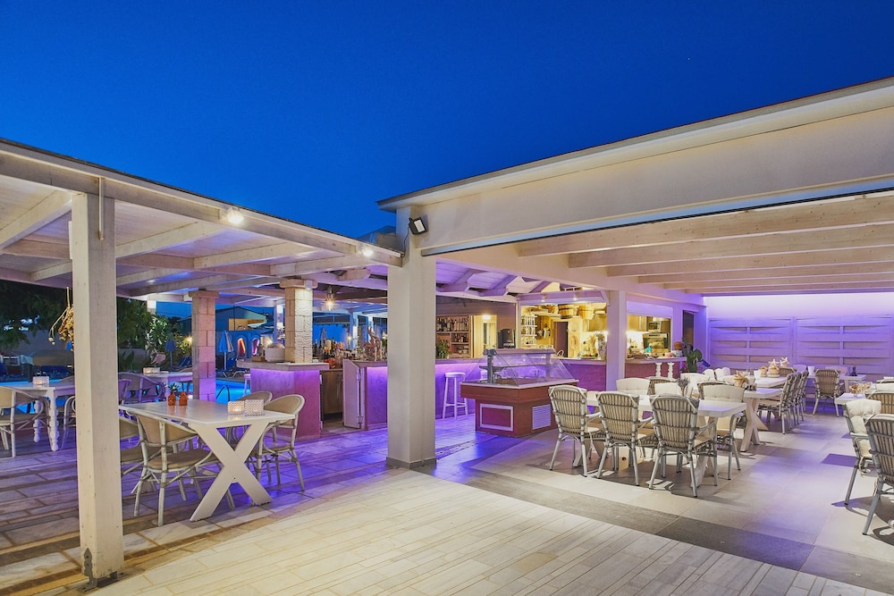 Golden Bay Apartments-Garden Haven — Restaurant & bars in Malia