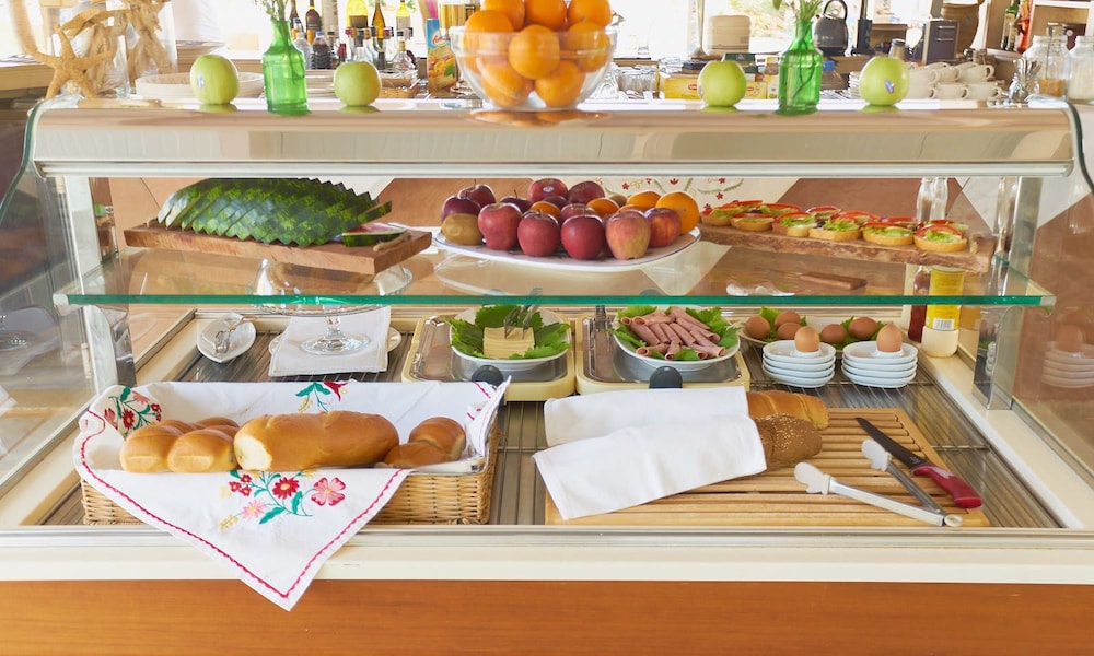 Golden Bay Apartments-Garden Haven — Restaurant & bars in Malia